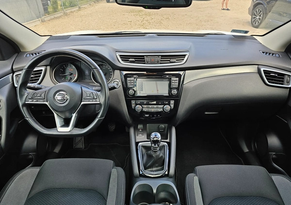 Nissan Qashqai cena 75900 przebieg: 65000, rok produkcji 2018 z Tarnobrzeg małe 497